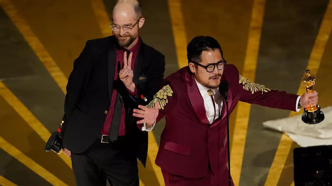 Daniel Schreinert (l) und Daniel Kwan wurden mehrfach für ihren Film «Everything Everywhere All at Once» bei den Oscars ausgezeichnet. (Archivbild) - Bild: Chris Pizzello/Invision/AP