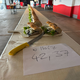 Mit 42,37 Metern hat das längste Fischbrötchen der Welt den bisherigen Rekord von 31 Metern deutlich übertroffen. (Foto Handout) - Foto: --/F.C. Hansa Rostock /dpa