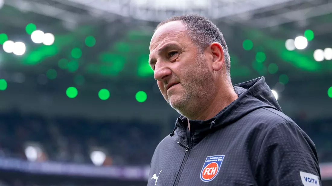 Heidenheims Trainer Frank Schmidt sah erneut eine Heidenheimer Mannschaft, sie sich nicht aufgab. - Bild: David Inderlied/dpa