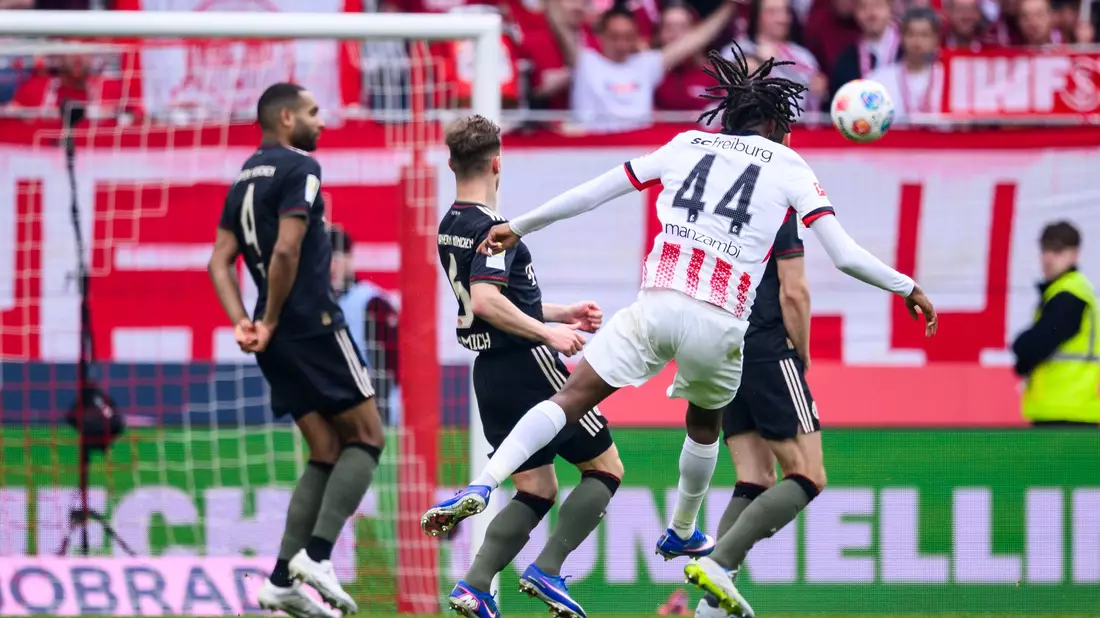 Schuss ins Glück: Freiburgs Johan Manzambi trifft zum 1:0. - Bild: Tom Weller/dpa