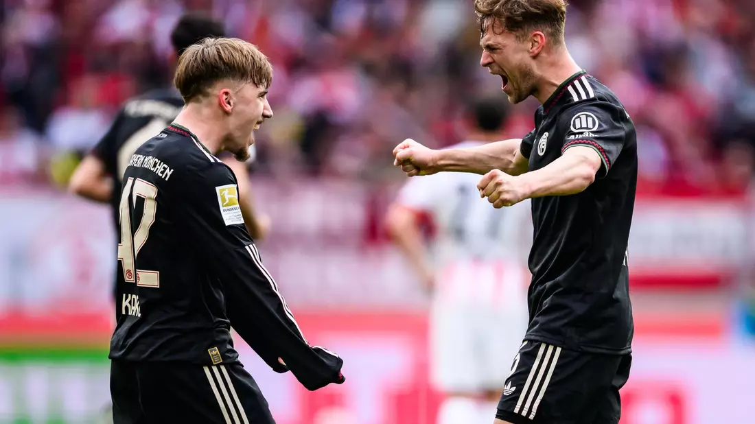 Auch Joshua Kimmich (r.) war nach dem Spiel euphorisiert. - Bild: Tom Weller/dpa