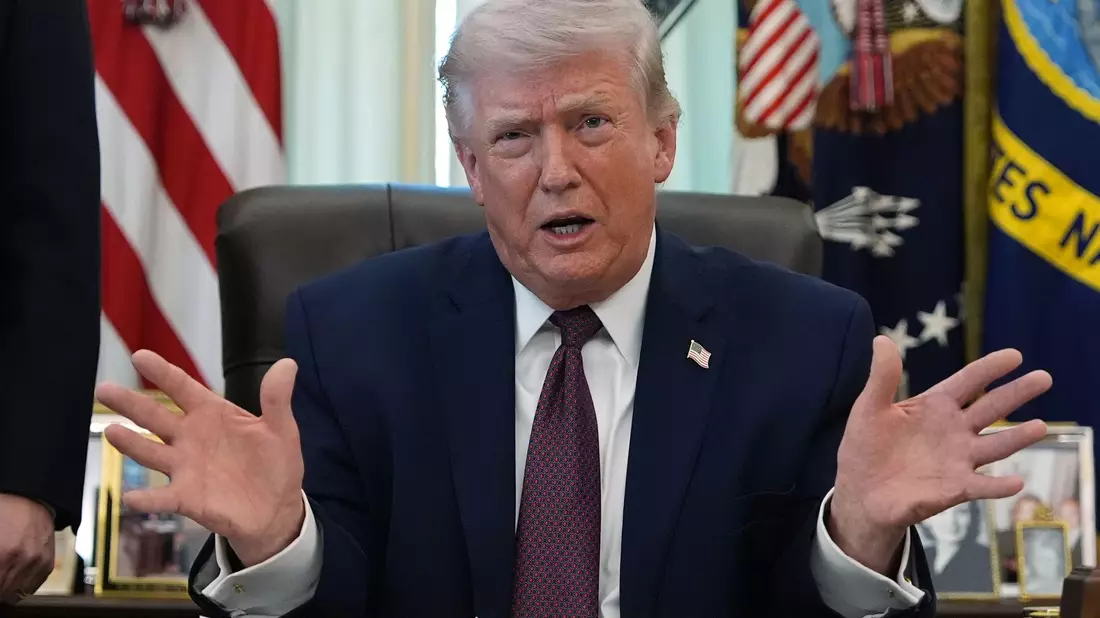 US-Präsident Trump macte die erfolgreiche Rettung des im Iran vermissten US-Offiziers bekannt. (Archivbild) - Bild: Alex Brandon/AP/dpa