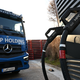 Seit einigen Jahren gehören bei der WP Spedition in Zwickau auch Elektro-Lkw zum Fuhrpark.  - Foto: David Hammersen/dpa