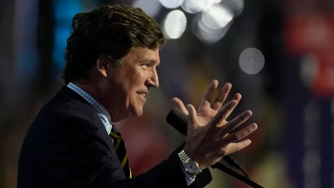 Tucker Carlson kritisiert Trump scharf (Archivbild). - Bild: Matt Rourke/AP/dpa
