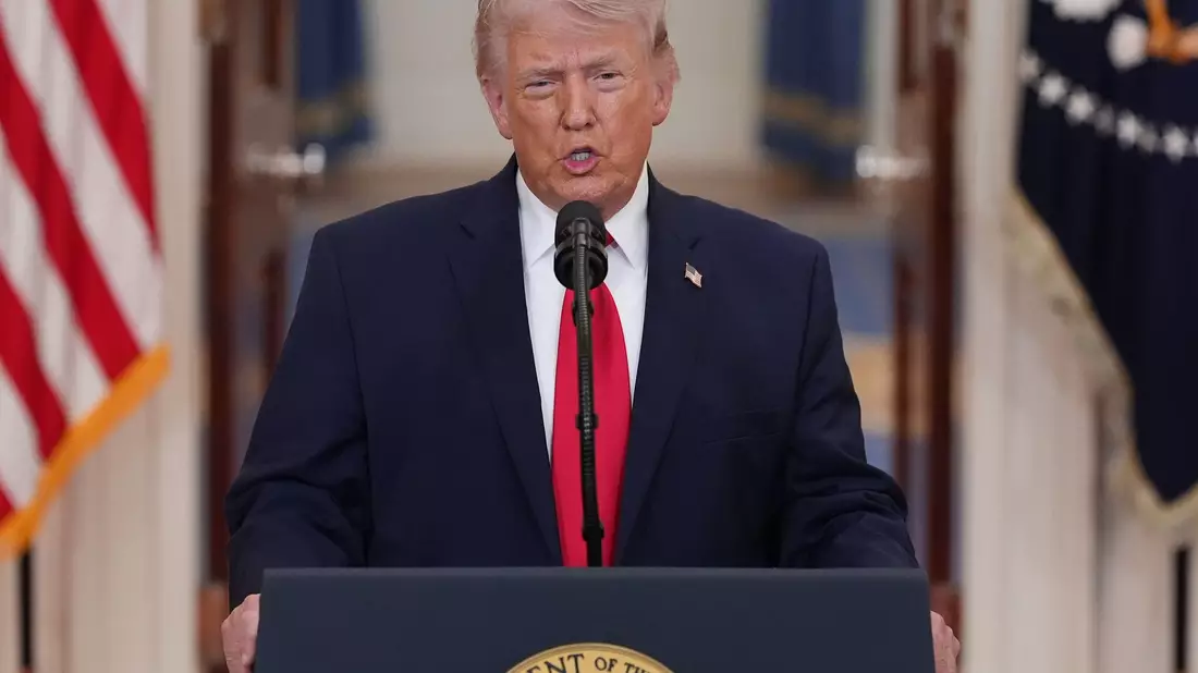Trump hätte gerne, dass andere Länder das Problem der blockierten Straße von Hormus lösen. (Archivbild) - Bild: Alex Brandon/AP Pool/dpa