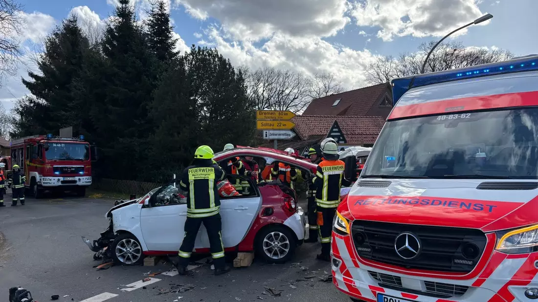 FW-ROW: Verkehrsunfall mit schwerverletzter Person in Hemslingen - Bild: presseportal.de