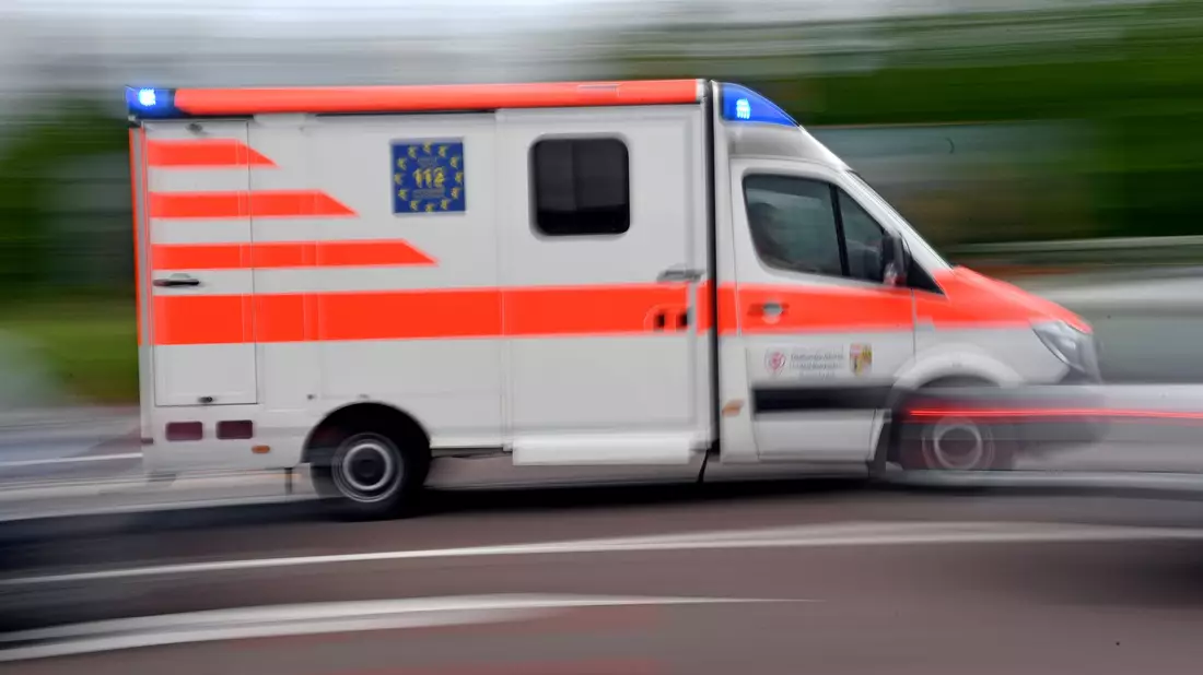 Eine deutsche Touristin wurde in Griechenland von einem herabstürzenden Balkon getroffen und starb. (Symbolbild) - Bild: Hendrik Schmidt/dpa-Zentralbild/dpa