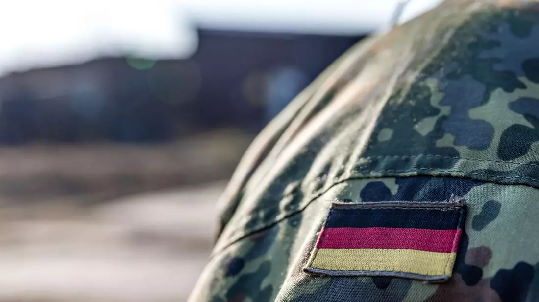 Die Bundeswehr will Bescheid wissen, wo sich mögliche Wehrdienstleistende aufhalten. (Symbolbild) - Bild: Frank Hammerschmidt/dpa