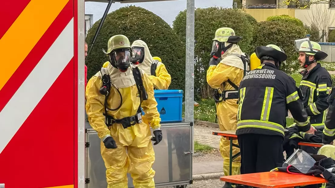 Zwei Männer hatten in dem Garten am Ortsrand Ostereier gesucht, als sie das weiße Kunststofffläschchen mit rotem Deckel fanden.  - Bild: Karsten Schmalz/KS-Images.de/dpa