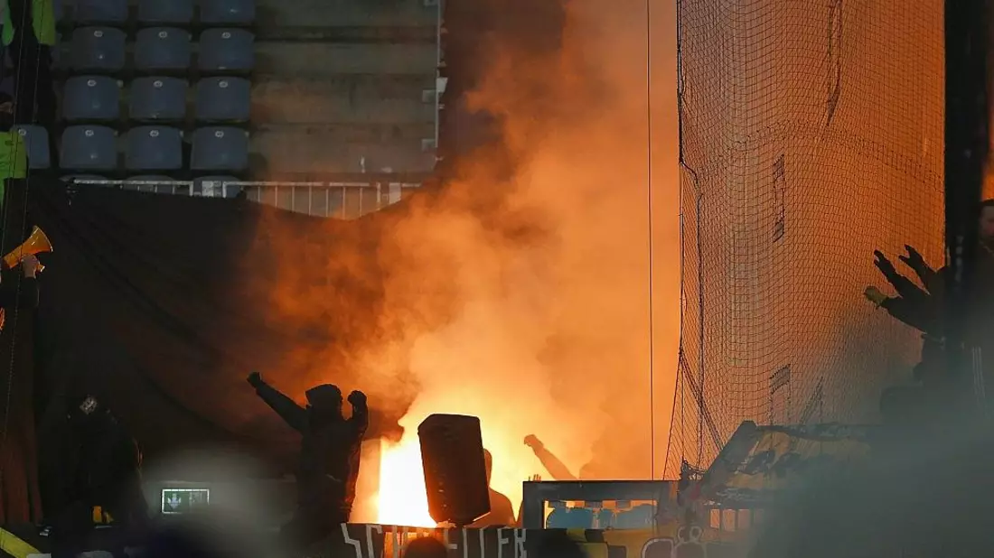 Fans mit Pyrotechnik (Archiv) - Bild: via dts Nachrichtenagentur