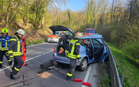 FW Königswinter: Vier Verletzte bei Verkehrsunfall auf L331 im Siebengebirge - Foto: presseportal.de