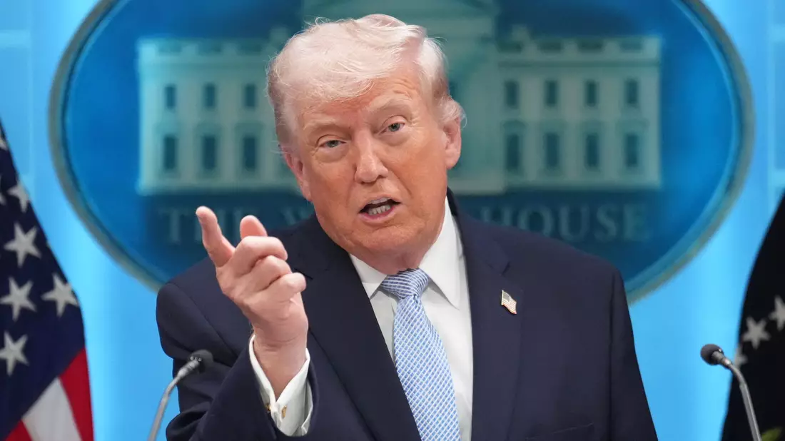 Vergangene Woche hatte Trump bereits gedroht, den Iran zurück in die «Steinzeit» zu befördern.  - Bild: Mark Schiefelbein/AP/dpa