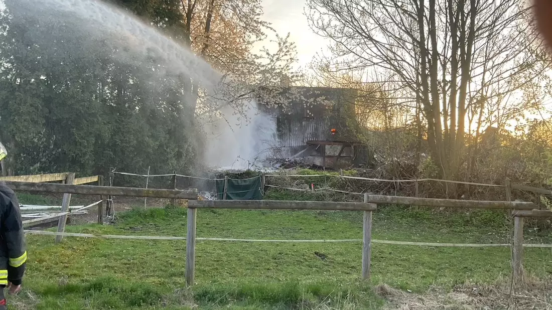 FW-DO: Brennende Hütte in Dortmund / Bövinghausen - Bild: presseportal.de