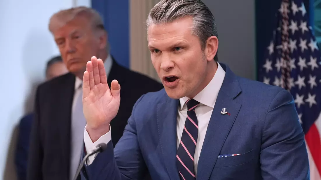 «Heute wird – auf Anweisung des Präsidenten – der größte Umfang an Angriffen seit Beginn des Einsatzes geflogen» - sagt US-Verteidigungsminister Pete Hegseth.  - Bild: Alex Brandon/AP/dpa