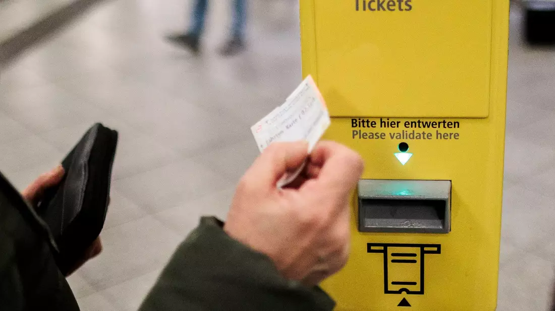 Die Ampel-Regierung hatte sich vorgenommen, die sogenannte Beförderungserschleichung zu entkriminalisieren. Am Ende wurde das Vorhaben aber nicht umgesetzt. (Symbolbild) - Bild: Carsten Koall/dpa