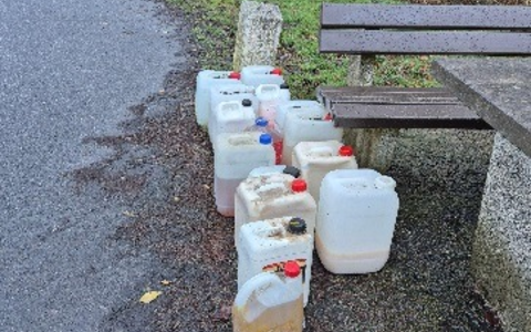 POL-NMS: 260407-2- Wiederholte Entsorgung von Chemikalien - Foto: presseportal.de