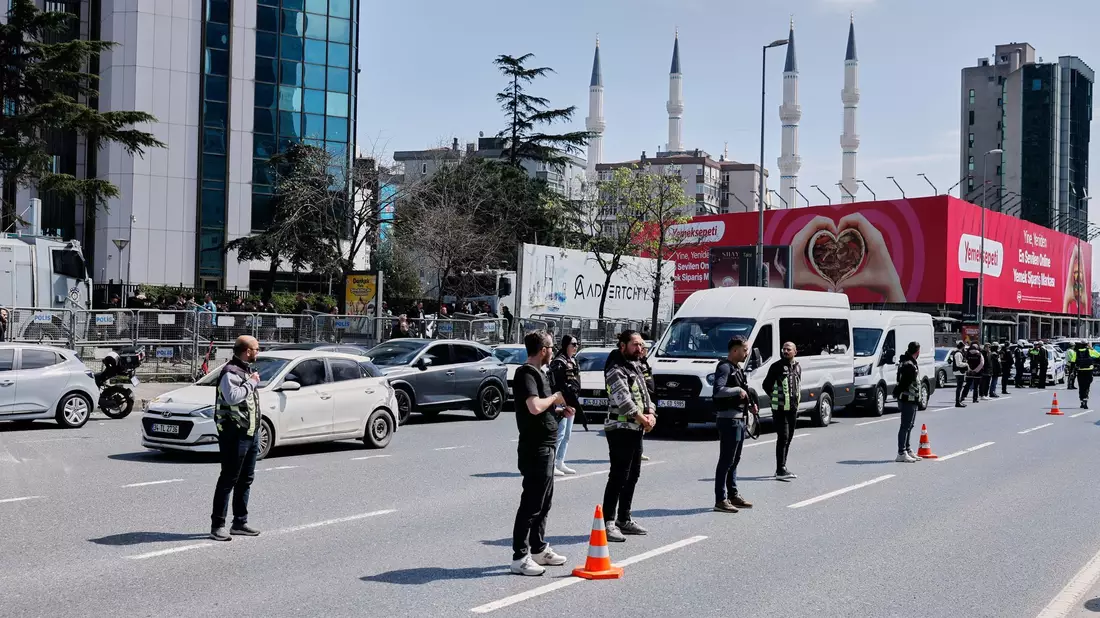 Ein Angreifer wurde getötet - Bild: Omer Hamza Yildiz/AP/dpa