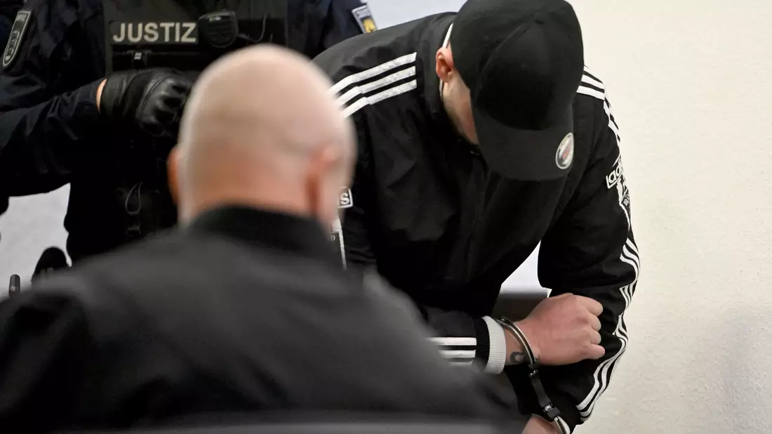 Der Unfallverursacher muss lebenslang in Haft. - Bild: Marijan Murat/dpa