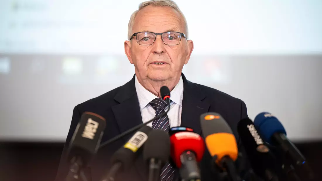 Umweltminister Till Backhaus (SPD) sagte, das Konzept für eine Bergung stehe. - Bild: Philip Dulian/dpa
