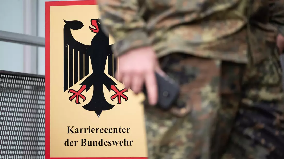 Der neue Wehrdienst ist freiwillig. (Archivfoto) - Bild: Marijan Murat/dpa