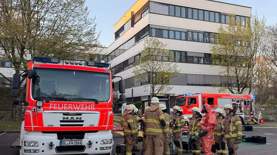 FW-GL: Feuerwehr Bergisch Gladbach im Technologiepark im Einsatz - mehrere parallele Einsätze im Stadtgebiet - Bild: presseportal.de