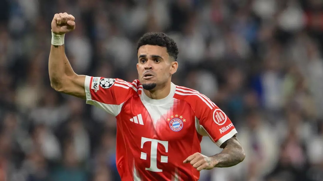 Luis Díaz feiert sein 1:0. - Bild: Peter Kneffel/dpa