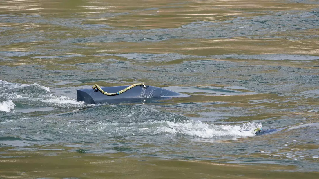 Außerhalb des Wassers sind die Anlagen kaum zu sehen. (Archivbild) - Bild: Thomas Frey/dpa