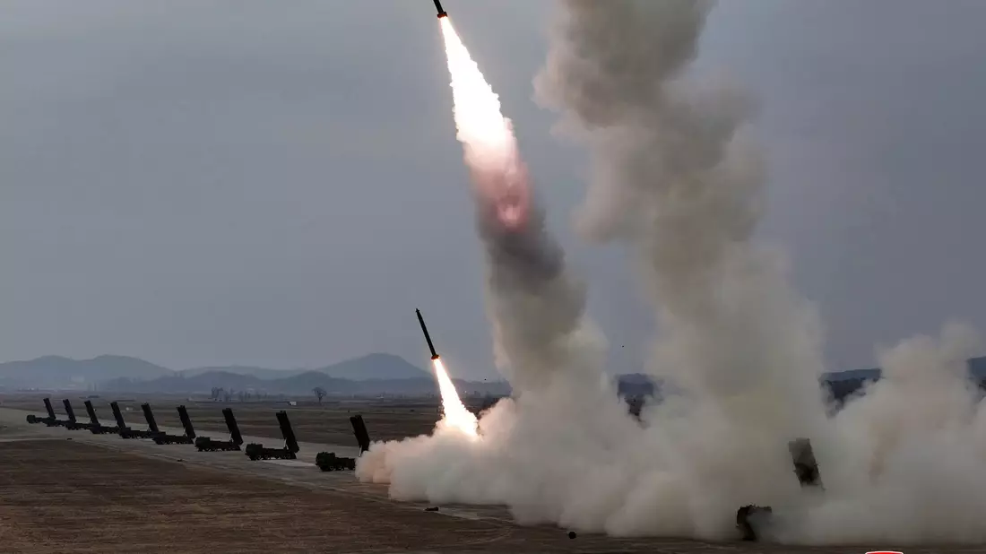 Nordkorea hat erneut mehrere Raketen getestet. (Archivbild) - Bild: Uncredited/KCNA via KNS/AP/dpa