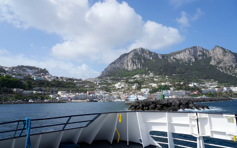 In vielen italienischen Touristenzentren ist aufdringliches Werben für Gastronomie oder andere Dienstleistungen ein alltägliches Problem, Urlauber empfinden dies oft als störend. (Archivbild) - Foto: Gregorio Borgia/AP/dpa