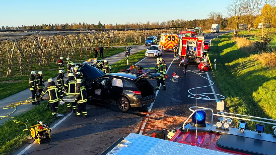 KFV Bodenseekreis: Zwei Verletzte nach Frontalzusammenstoß auf B33 bei Markdorf - Bild: presseportal.de