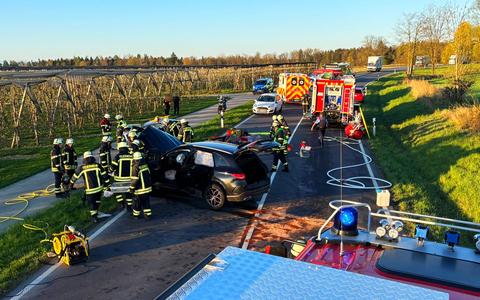 KFV Bodenseekreis: Zwei Verletzte nach Frontalzusammenstoß auf B33 bei Markdorf - Foto: presseportal.de