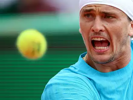 Alexander Zverev zeigte in Monte-Carlo Comeback-Qualitäten. - Foto: Valery Hache/AFP/dpa