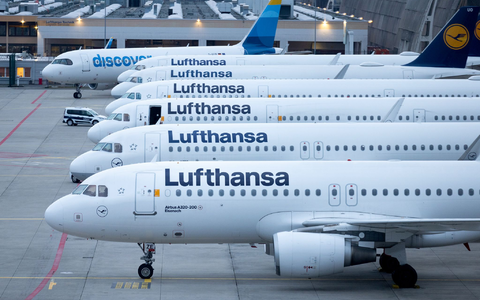 Das Kabinenpersonal der Lufthansa will streiken. (archivbild) - Foto: Lando Hass/dpa Das Kabinenpersonal der Lufthansa will streiken. (archivbild) - Foto: Lando Hass/dpa