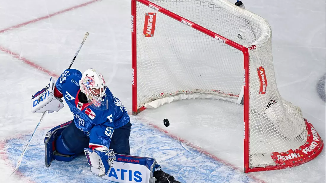 Mannheims Keeper Maximilian Franzreb war Matchwinner gegen München - Bild: Uwe Anspach/dpa