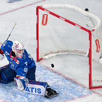 Mannheims Keeper Maximilian Franzreb war Matchwinner gegen München - Foto: Uwe Anspach/dpa