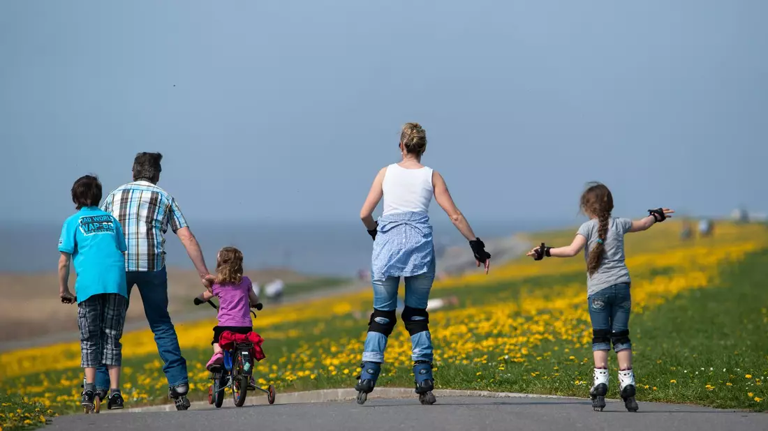 Laut einer Studie könnten mittlere Kinder eine etwas höhere Verträglichkeit haben als zuletzt geborene. (Symbolbild) - Bild: Matthias Balk/dpa