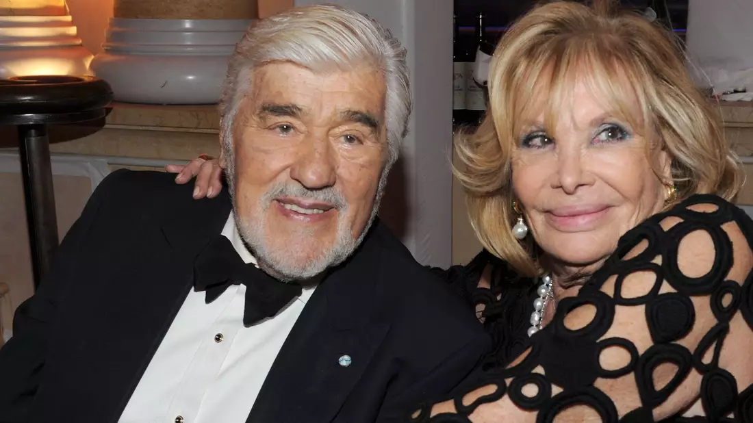 Mario Adorf mit seiner Ehefrau Monique. (Archivbild) - Bild: Ursula Düren/dpa