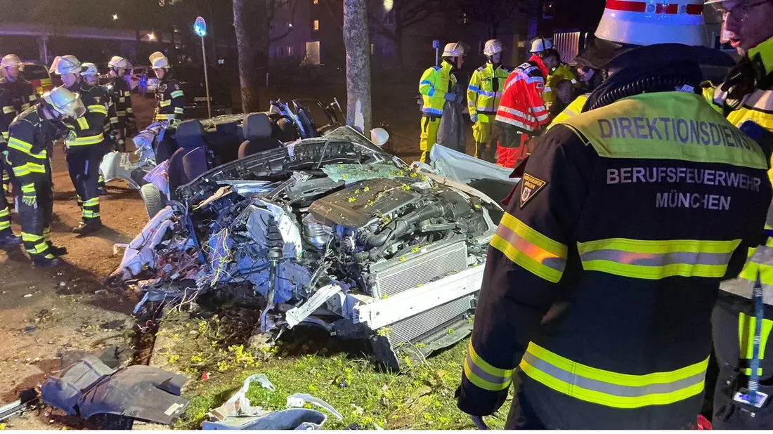 FW-M: Schwerer Verkehrsunfall mit zwei Verletzten (Neuperlach) - Bild: presseportal.de