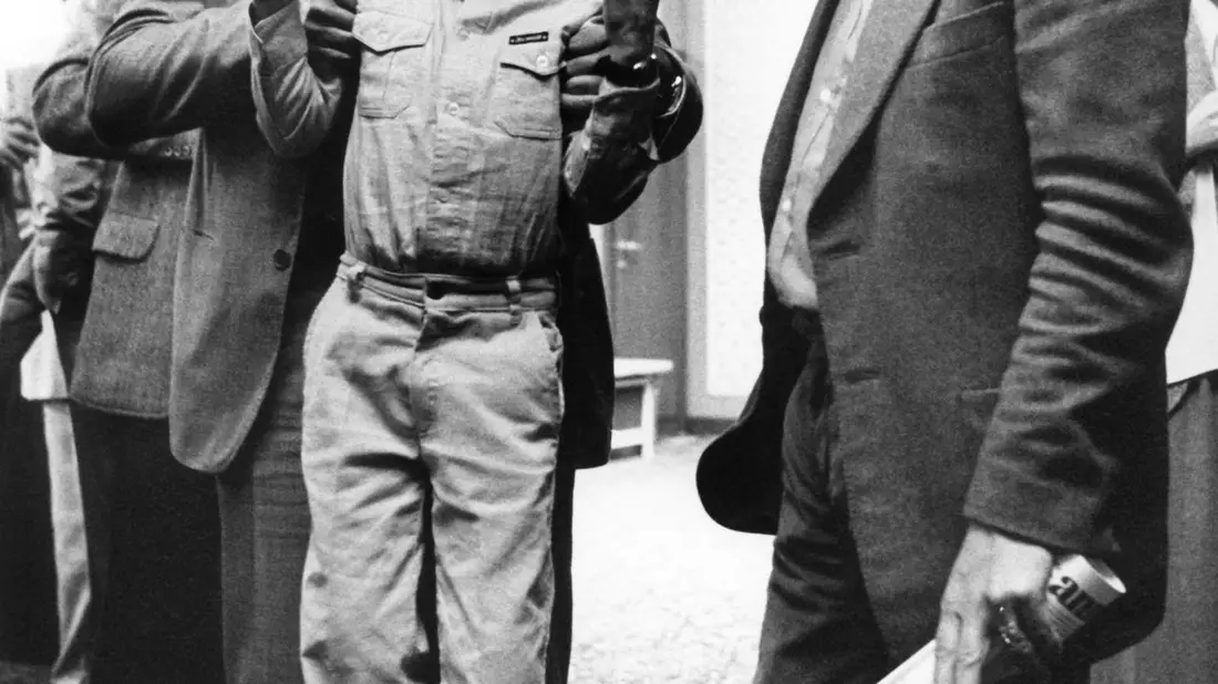 Adorf hebt den damals 12-jährigen Hauptdarsteller von Die Blechtrommel hoch. (Archivbild)   - Bild: Konrad Giehr/dpa