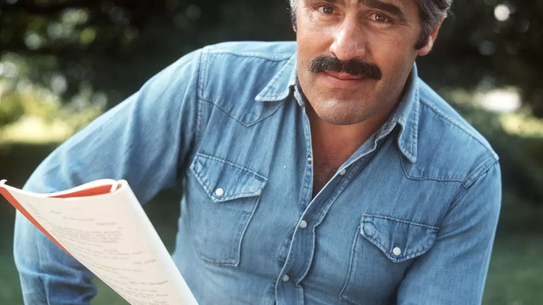 Adorf während der Dreharbeiten zum Film Fedora 1977. (Archivbild) - Bild: Istvan Bajzat/dpa