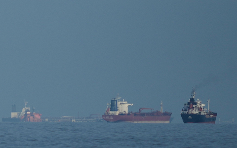 Zu Kriegsbeginn attackierten Irans Streitkräfte Öltanker und Frachtschiffe im Persischen Golf. (Archivbild) - Foto: Altaf Qadri/AP/dpa Zu Kriegsbeginn attackierten Irans Streitkräfte Öltanker und Frachtschiffe im Persischen Golf. (Archivbild) - Foto: Altaf Qadri/AP/dpa