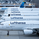 Stehen am Freitag wieder zahlreiche Lufthansa-Jets still? (Archivbild) - Foto: Lando Hass/dpa