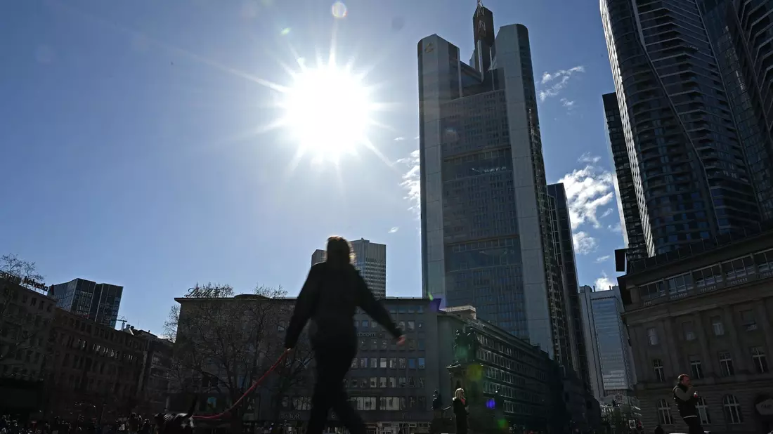 Der März war in Europa vergleichsweise warm. (Illustration) - Bild: Michael Brandt/dpa