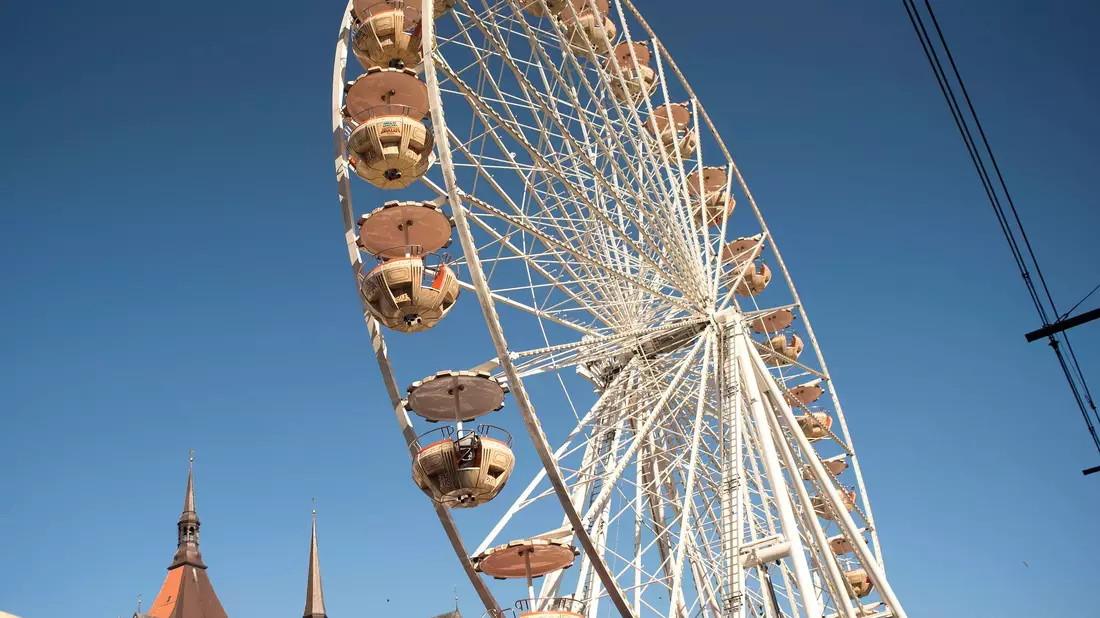 Die Volksfestsaison beginnt traditionell vielerorts rund um Ostern. (Archivbild)  - Bild: Frank Hormann/dpa