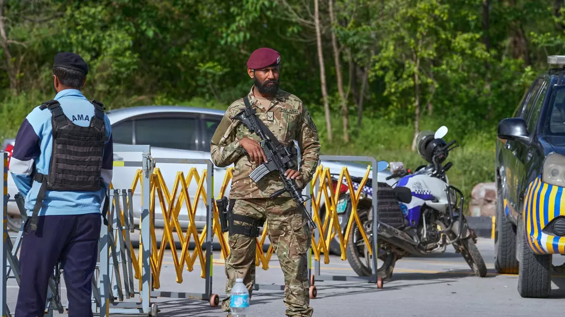 Unter hohen Sicherheitsvorkehrungen sollen Gespräche zwischen Vertretern der USA und des Irans in der pakistanischen Hauptstadt Islamabad beginnen.  - Bild: Anjum Naveed/AP/dpa