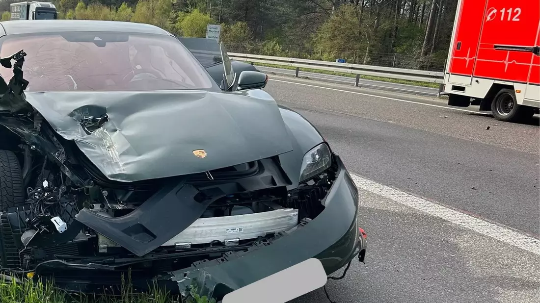 Feuerwehr Goch: Feuerwehr Goch gut auf Einsätze mit Elektrofahrzeugen vorbereitet - Bild: presseportal.de