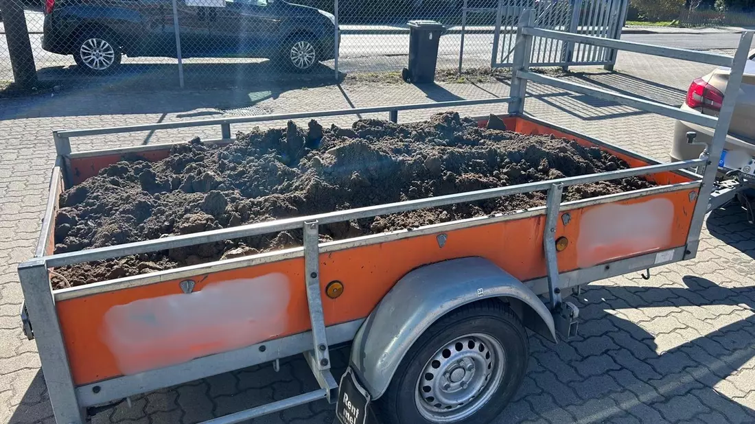 POL-NB: Überladung um mehr als 150%, Verkehrsüberwachung stoppt PKW mit Anhänger - Bild: presseportal.de