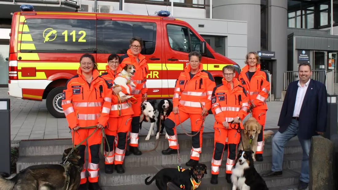 FW VG Asbach: Neue Fachgruppe Suchhunde bei der Feuerwehr - Bild: presseportal.de