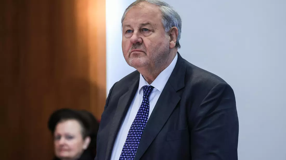 Hanno Berger im Bonner Strafprozess 2022. - Bild: Oliver Berg/dpa