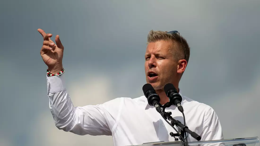 Oppositionsführer Magyar forderte Orban auf, eine eventuelle Wahlniederlage «mit Würde» zu akzeptieren. (Archivbild)  - Bild: Denes Erdos/AP/dpa